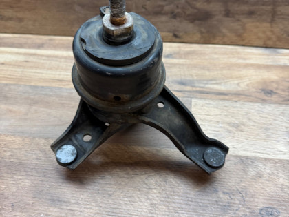 Подушка двс правая ACV40