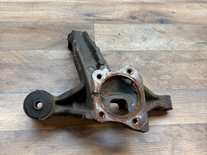 Цапфа задняя правая ACV40