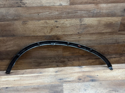 расширитель крыла передний левый RE4