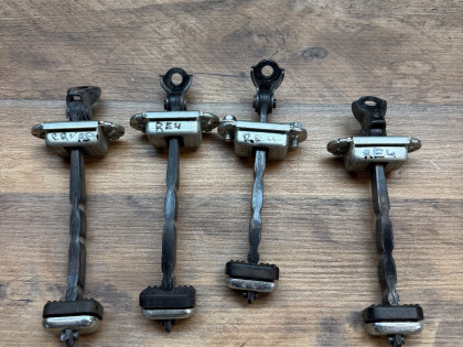 ограничители дверей RE4