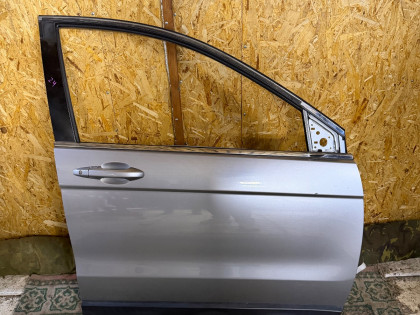 Дверь передняя правая RE4