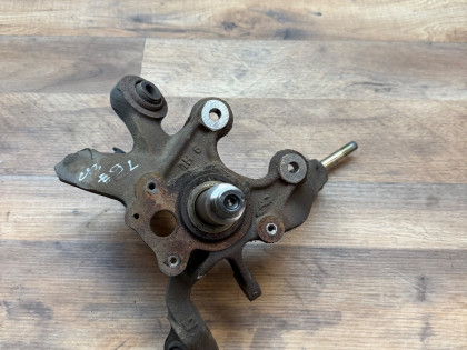 цапфа задняя левая CF3