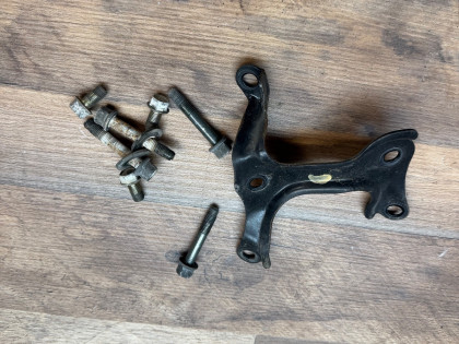 КРЕПЛЕНИЕ РУЛЕВОЙ РЕЙКИ CF3