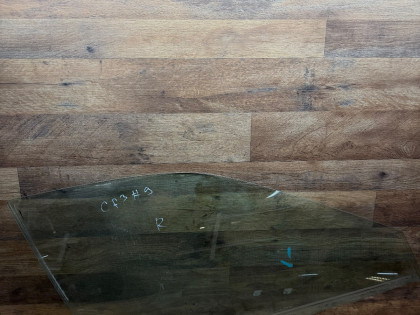 Стекло передней правой двери CF3