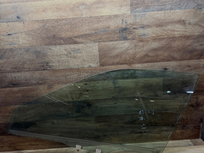 Стекло передней левой двери CF3