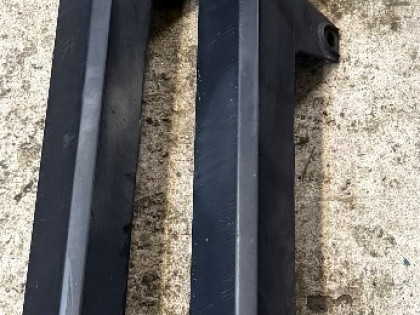 Накладки на пороги CF3