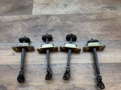 ограничители дверей CF3