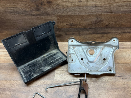 Крепление аккумулятора CF3