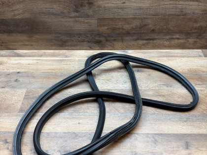 Уплотнитель багажника CF3