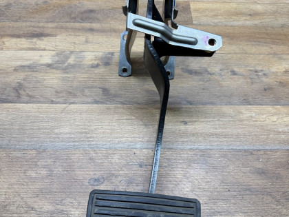 Педаль тормоза