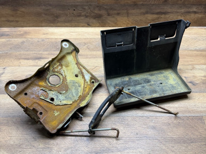 Крепление аккумулятора