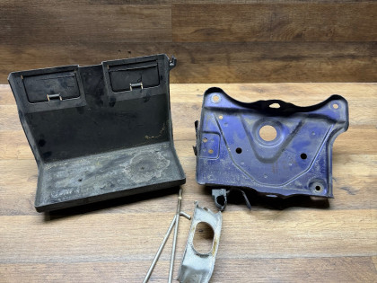 Крепление аккумулятора