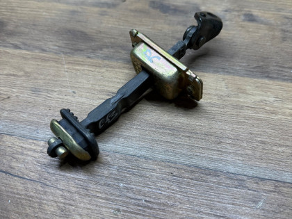 ОГРАНИЧИТЕЛЬ ДВЕРИ ПРАВЫЙ HONDA ACCORD