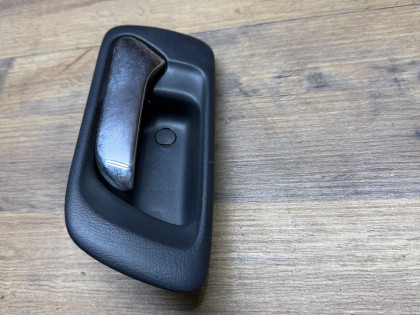 Ручка двери передняя левая