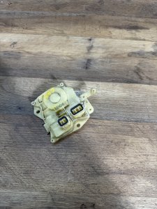 Замок двери передний правый акутатор HONDA ACCORD OEM 72115-S84-A11 CF3 CF4 CF5 CF6 CF7 CL1 CL2 CL3 CH9 2001