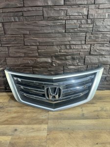 Решетка радиатора HONDA LEGEND