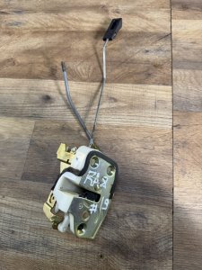 Замок двери передний правый HONDA ODYSSEY RA8 2002