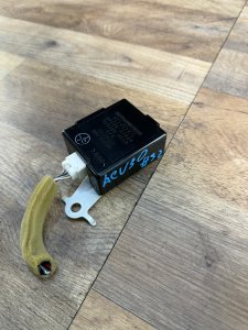 Блок управления дверьми TOYOTA CAMRY OEM 8974133180 ACV30 2004