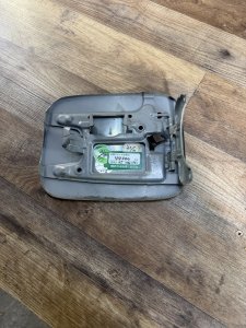 Лючок бака TOYOTA CAMRY ACV30 2004