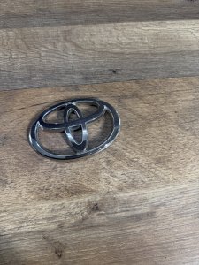 Эмблема багажника toyota TOYOTA CAMRY