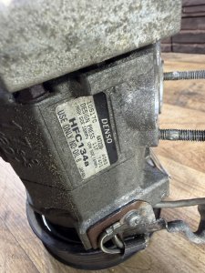Компрессор кондиционера TOYOTA CAMRY OEM 88320-48080 ACV30 2004
