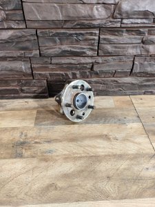 Ступица задняя правая TOYOTA CAMRY OEM 42450-48010. 42450-48011 ACV30 2002