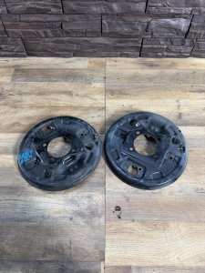 кожух тормозного диска задний B32H-26-280 MAZDA AXELA