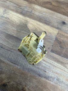 Замок двери передний правый HONDA ODYSSEY RA6 RA7 RA8 RA9 2000