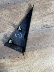 Треугольник двери уголок правый HONDA STREAM RN1 2002