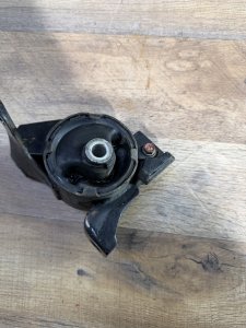 подушка двигателя правая HONDA STREAM OEM 50805-S5A-033 RN1 2002