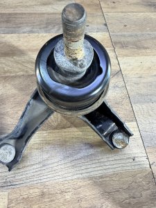 подушка двигателя левая TOYOTA CAMRY OEM 12372-28020 ACV30 2002