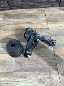 подушка двигателя левая TOYOTA CAMRY OEM 12372-28020 ACV30 2002
