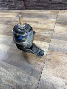 подушка двигателя правая TOYOTA CAMRY ACV30 2002