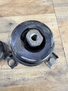 Подушка двигателя передняя TOYOTA CAMRY OEM 12361-28110 ACV30 2004