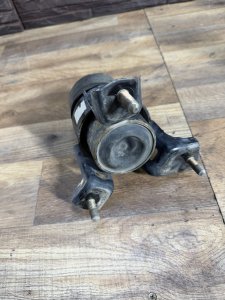 Подушка двигателя передняя TOYOTA CAMRY OEM 12361-28110 ACV30 2004