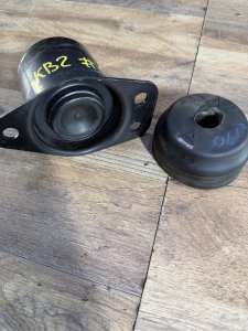 подушка двигателя правая HONDA LEGEND OEM 50820-SJA-E01 KB2 KB1 2012