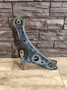 Рычаг передний нижний правый TOYOTA CAMRY OEM 48068-33050 ACV30 2002