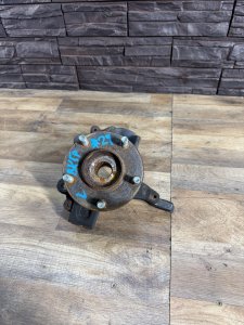 Ступица передняя левая BP4L-33-060A. BR5S-33-031 MAZDA AXELA