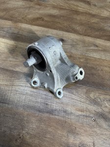 Подушка кпп 50850SJAA61 HONDA LEGEND
