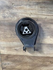подушка двигателя задняя BP4K-39-040D MAZDA AXELA