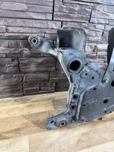 Балка подвески ПЕРЕДНЯЯ MAZDA AXELA OEM BP4K-34-800K BK5P 2007