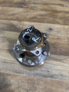 Ступица задняя правая 42450-48010. 42450-48011 TOYOTA CAMRY
