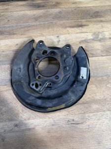 кожух тормозного диска задний левый 46504-33030 TOYOTA CAMRY