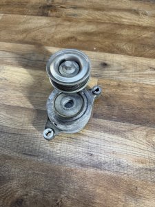 Натяжитель ремня ZY51-15-980 MAZDA AXELA