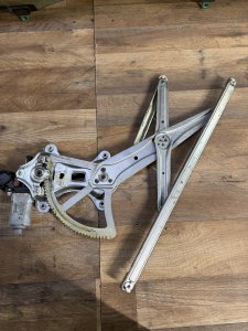 Стеклоподъемник передний правый TOYOTA CAMRY OEM 69801-33050. 85710-33120 ACV30 2002