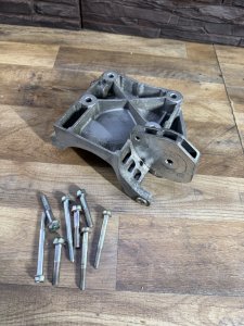 Кронштейн компрессора кондиционера HONDA LEGEND OEM 38930-RKG-A00 95701-10050-08 90023-P8A-A00 90023-RJA-A00 KB2 2012